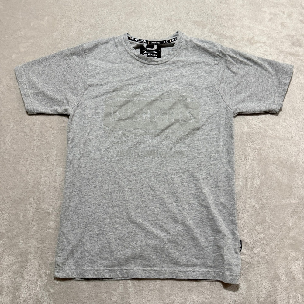 Kukri Bushmills Irish Whiskey Shirt Mens Large (Fit M) Gray Graphic Tee Casual